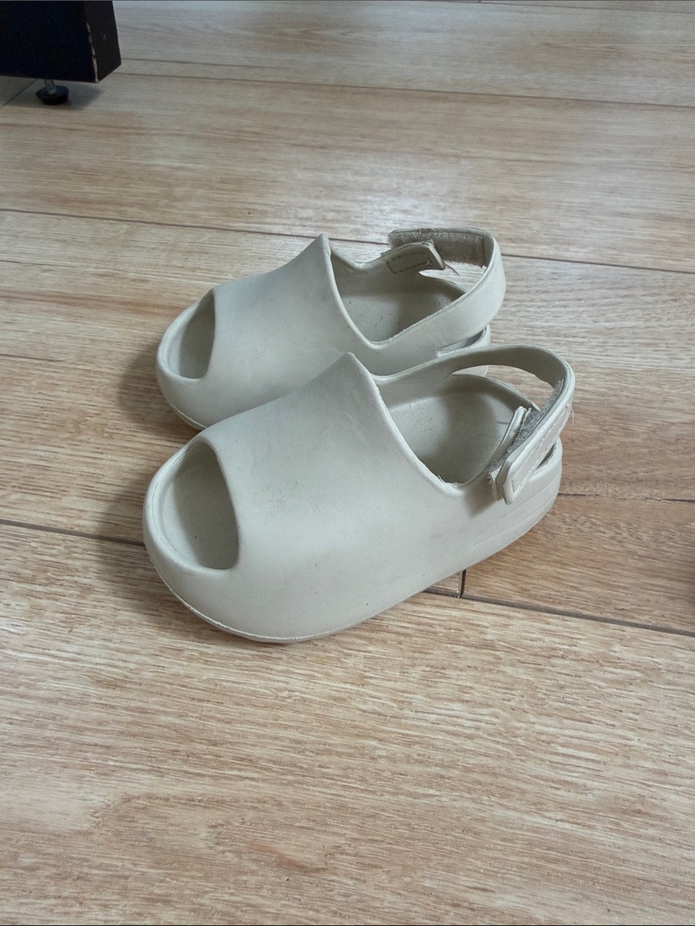 Kids Open-Toe Slingback Sandals in Cream